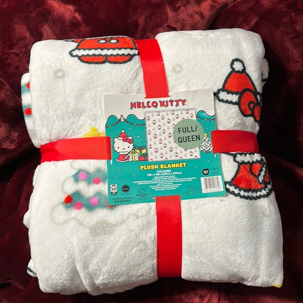 NWT Hello Kitty Full/Queen Christmas Blanket - Picture 1 of 4